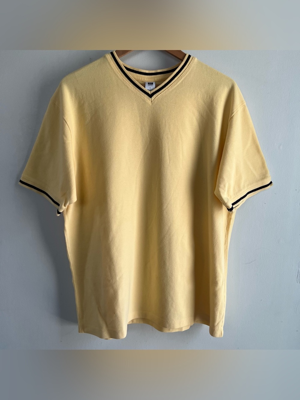 Gap Factory Men’s L Large Yellow V-Neck T-Shirt 100% Cotton Short Sleeve